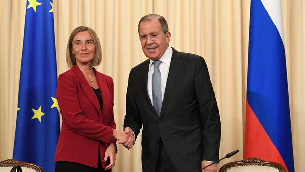 La jefa de la diplomacia europea, Federica Mogherini, y ministro de Asuntos Exteriores de Rusia, Serguéi Lavrov - Sputnik Mundo
