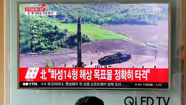 Un reportaje surcoreano sobre el lanzamiento de un misil balístico por Corea del Norte - Sputnik Mundo