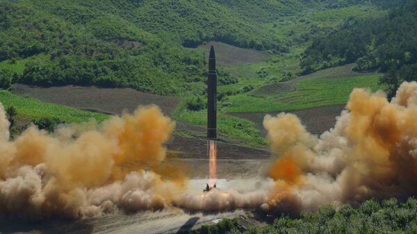Lanzamiento de un misil balístico norcoreano (archivo) - Sputnik Mundo