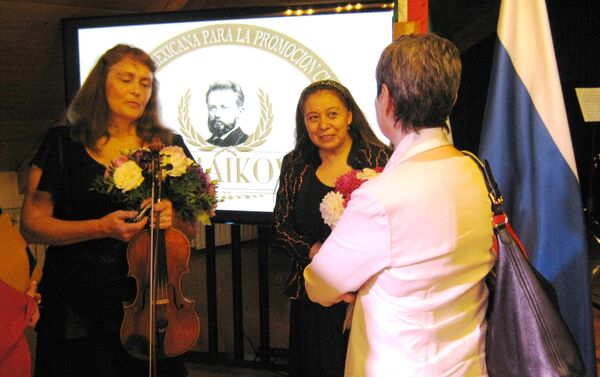 México regala a Rusia 14 instrumentos musicales precolombinos - Sputnik Mundo