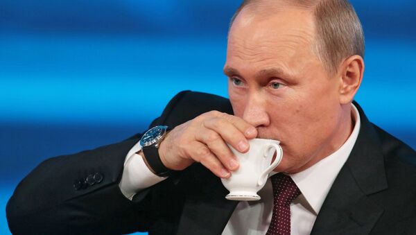 Vladímir Putin, presidente de Rusia, tomando un café - Sputnik Mundo