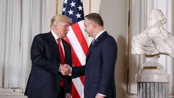 El presidente de EEUU, Donald Trump, y el presidente de Polonia, Andrzej Duda - Sputnik Mundo