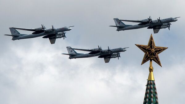 Bombarderos estratégicos Tu-95MS en Moscú, Rusia (archivo) - Sputnik Mundo