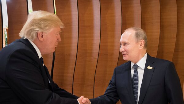El presidente de EEUU, Donald Trump, y el presidente de Rusia, Vladímir Putin (archivo) - Sputnik Mundo