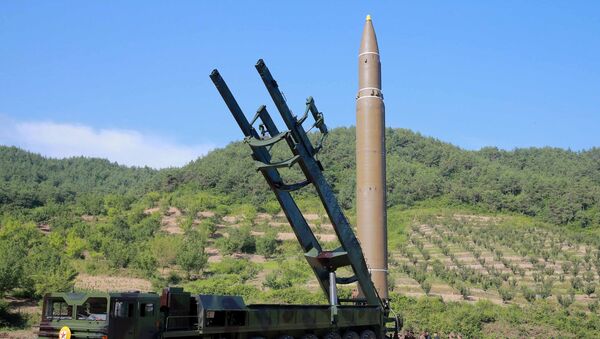 Un misil balístico intercontinental de Corea del Norte - Sputnik Mundo