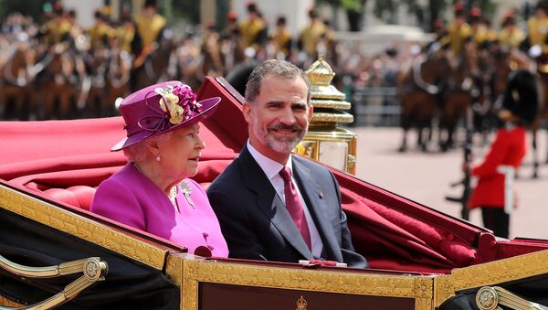 La reina Isabel II y el rey Felipe VI - Sputnik Mundo