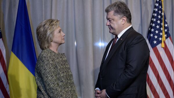 Excandidata a la presidencia de EEUU, Hillary Clinton, y presidente de Ucrania, Petró Poroshenko - Sputnik Mundo