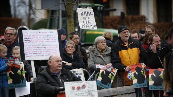 Manifestantes exigen parar el campo de gas de Groningen, Países Bajos - Sputnik Mundo