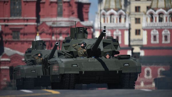 El tanque T-14 Armata durante el ensayo del desfile militar en la Plaza Roja de Moscú, Rusia - Sputnik Mundo