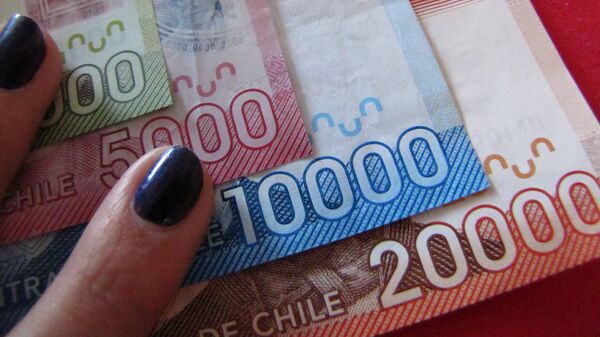 Pesos chilenos (imagen referencial) - Sputnik Mundo