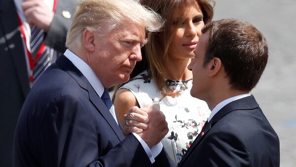 El presidente estadounidense, Donald Trump, y el presidente de Francia, Emmanuel Macron - Sputnik Mundo