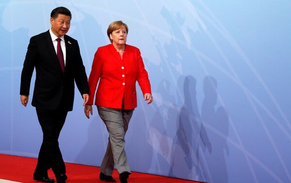 El presidente de China, Xi Jinping, y la canciller de Alemania, Angela Merkel - Sputnik Mundo