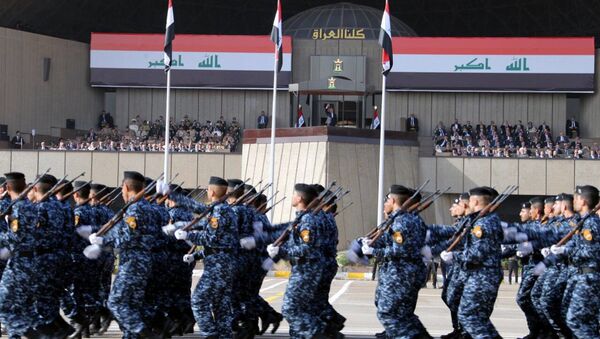 Los militares iraquíes durante el desfile militar en Bagdad, Irak - Sputnik Mundo
