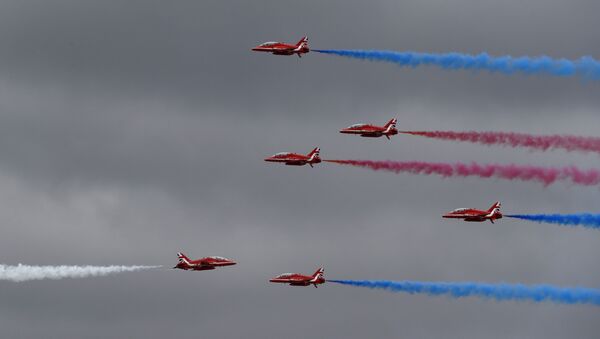 Los Red Arrows de la Real Fuerza Aérea del Reino Unido - Sputnik Mundo