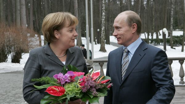Canciller de Alemania, Angela Merkel, y presidente de Rusia, Vladímir Putin - Sputnik Mundo