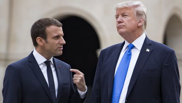 El presidente de Francia, Emmanuel Macron y su homólogo estadounidense Donald Trump - Sputnik Mundo