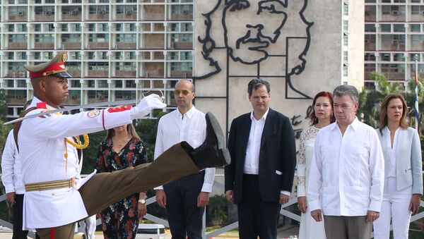 La visita del presidente colombiano, Juan Manuel Santos (derecha), a Cuba - Sputnik Mundo