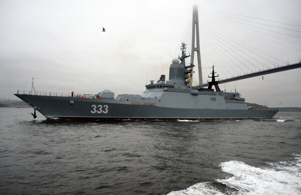 La flota rusa del Pacífico da la bienvenida a la corbeta Sovershenni - Sputnik Mundo
