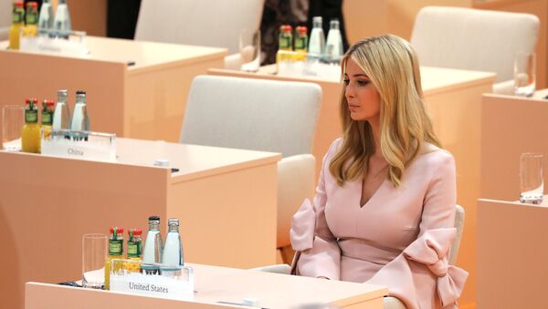 Ivanka Trump toma su asiento al comienzo de la tercera sesión del G20 - Sputnik Mundo