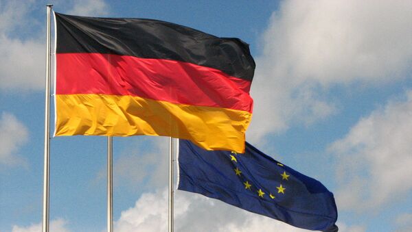 Las banderas de Alemania y la UE (imagen referencial) - Sputnik Mundo
