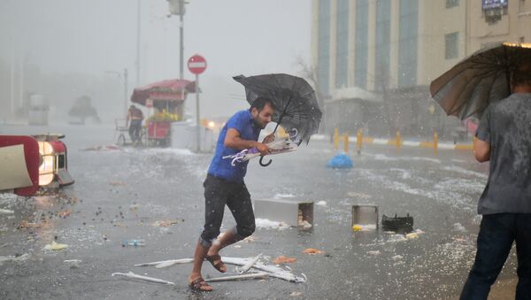 Un fuerte huracán en Estambul, Turquía - Sputnik Mundo