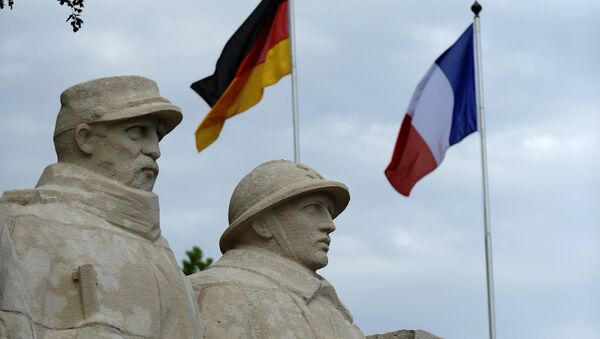 Banderas de Alemania y Francia en el memorial dedicado a la batalla de Verdún, Francia - Sputnik Mundo