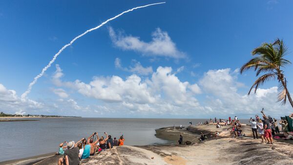 Lanzamiento de un cohete desde el puerto espacial de Kourou, en la Guayana Francesa (archivo) - Sputnik Mundo