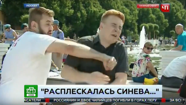 Puñetazo en directo durante un programa de televisión ruso - Sputnik Mundo