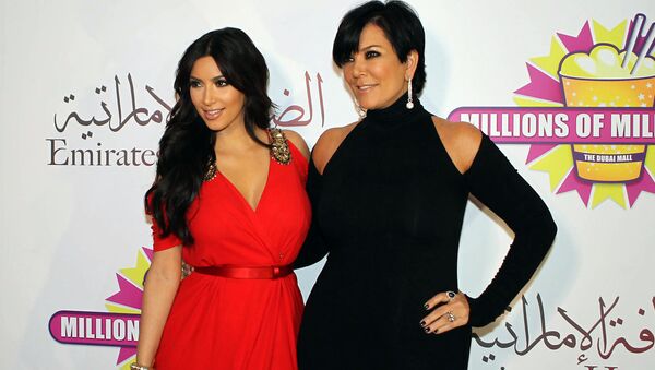 Kim Kardashian y su madre Kris Jenner - Sputnik Mundo