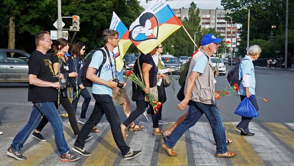 Participantes del rally Berlín-Moscú - Sputnik Mundo
