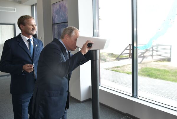Ómul y té de mosqueta: la visita de Putin al lago Baikal - Sputnik Mundo