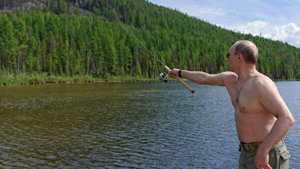 Vladímir Putin pescando (archivo) - Sputnik Mundo