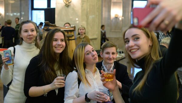 Estudiantes de primer año de la Universidad Lomonósov de Moscú - Sputnik Mundo