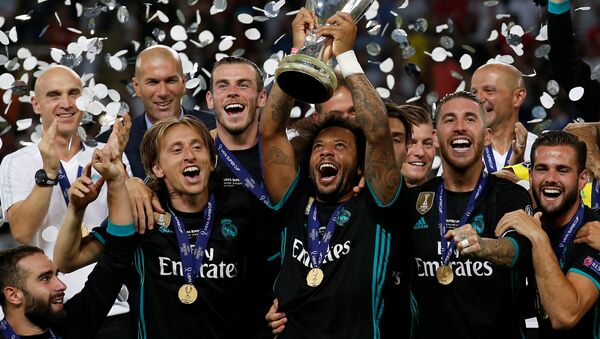 Equipo de Real Madrid celebra su victoria en Supercopa de Europa - Sputnik Mundo