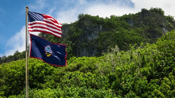 Banderas de EEUU y Guam - Sputnik Mundo