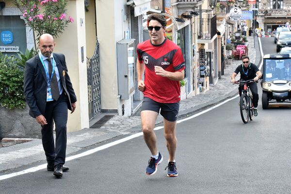 El primer ministro de Canadá, Justin Trudeau, durante una carrera en Taormina, Italia, durante la cumbre G7 - Sputnik Mundo