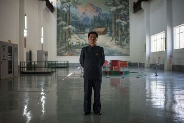 El ingeniero principal de la central eléctrica Wonsan, Choe Yong-Jun. - Sputnik Mundo