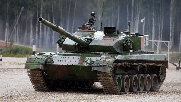 Un tanque Tipo96A en el Biatlón de tanques - Sputnik Mundo