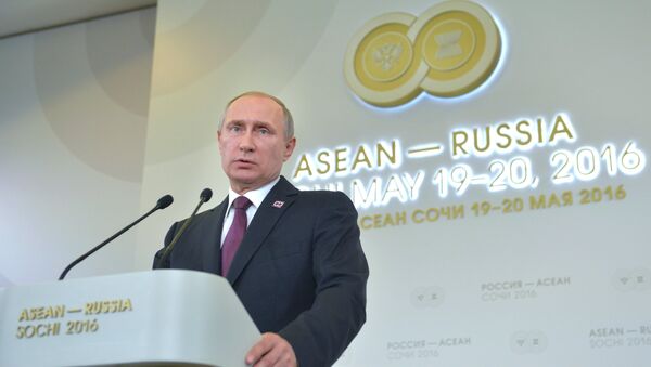 Vladímir Putin, presidente de Rusia, durante la cumbre de Rusia-ASEAN de 2016 (archivo) - Sputnik Mundo