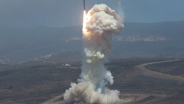 The Missile Defense Agency's test of the Ground-based Midcourse Defense (GMD). The Ground-Based Interceptor launches from Vandenberg Air Force Base, Calif. on June 22, 2014. - Sputnik Mundo