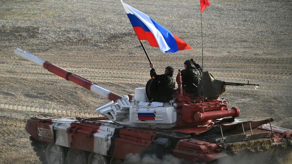 El tanque del equipo ruso durante la competición final de biatlón de tanques de Army Games 2017 - Sputnik Mundo