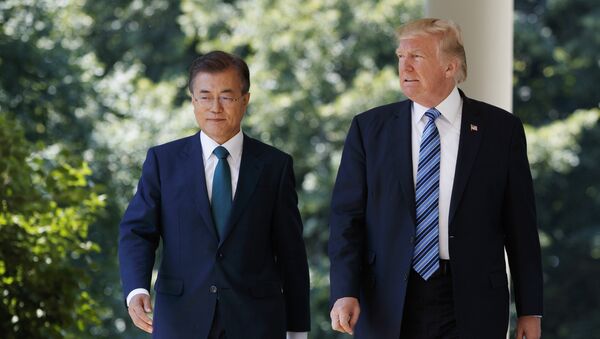 El presidente de Corea del Sur, Moon Jae-in, y presidente de EEUU, Donald Trump (archivo) - Sputnik Mundo