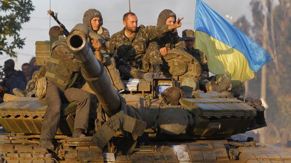 Soldados ucranianos en la ciudad portuaria de Mariúpol (archivo) - Sputnik Mundo