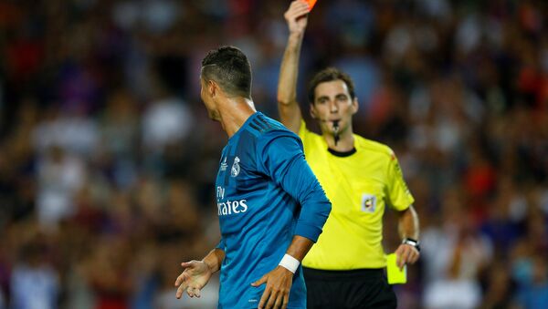 Cristiano Ronaldo, el delantero de Real Madrid, en el momento de su expulsión - Sputnik Mundo