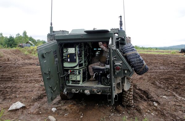 El vehículo de combate de infantería LAV-C2 del Ejército estadounidense, en plenos ejercicios en la isla de Hokkaido - Sputnik Mundo
