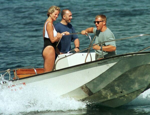 La princesa Diana durante sus vacaciones en la Riviera Francesa, en 1997 - Sputnik Mundo