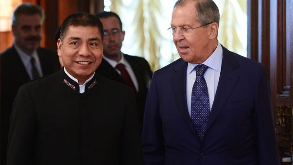 El canciller de Bolivia, Fernando Huanacuni Mamani, y el canciller de Rusia, Serguéi Lavrov - Sputnik Mundo