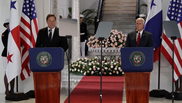 Presidente de Panamá, Juan Carlos Varela, y vicepresidente de EEUU, Mike Pence - Sputnik Mundo