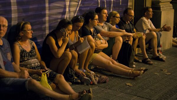 La gente en Las Ramblas en Barcelona tras el atentado - Sputnik Mundo