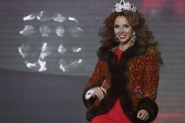 Polina Dibrova, ganadora del concurso de belleza Mrs. Rusia 2017 - Sputnik Mundo